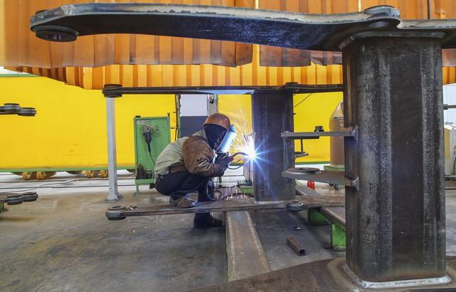 華星機械為挖掘機,裝載機等大型工程機械生產結構件,產品供應國內大型