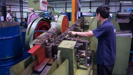 臺灣臺萬自行車零件工廠參觀:瘋狂的機(jī)器人|企業(yè)參觀 - 美騎網(wǎng)|Biketo.com